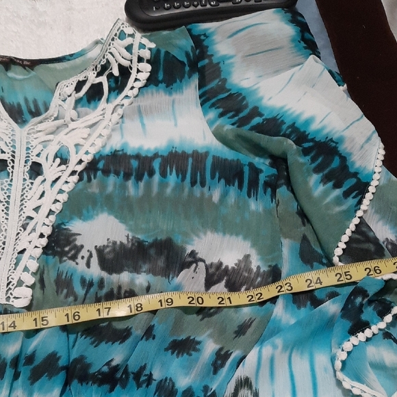 Blue and White Tunic with Lace Detail - Picture 4 of 5